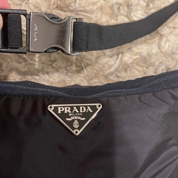 Authentic Prada windbreaker that transforms into a bag size 54
Women's
Black - Picture 2 of 16